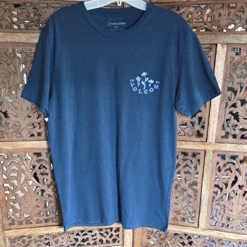 Vintage Volcom Men's Navy Graphic Tee